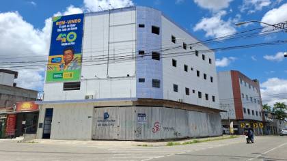 Prédio Inteiro à venda com 27 apartamentos em frente ao Parque do Povo, em Campina Grande