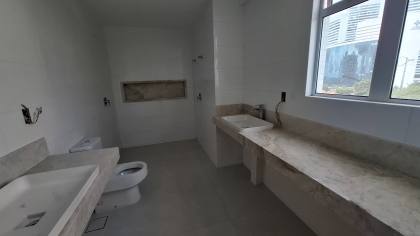 Apartamento Para Vender com 4 quartos 4 suítes no bairro Mirante em Campina Grande