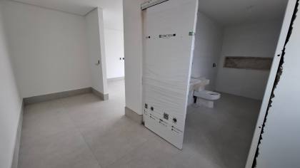 Apartamento Para Vender com 4 quartos 4 suítes no bairro Mirante em Campina Grande