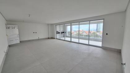 Apartamento Para Vender com 4 quartos 4 suítes no bairro Mirante em Campina Grande