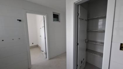 Apartamento Para Vender com 4 quartos 4 suítes no bairro Mirante em Campina Grande
