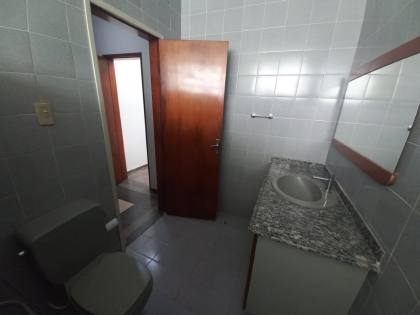 Casa para venda ou locação, com 3 quartos, sendo 1 suíte no Centro de Campina Grande