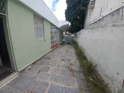Casa para venda ou locação, com 3 quartos, sendo 1 suíte no Centro de Campina Grande
