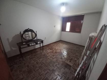 Casa para venda ou locação, com 3 quartos, sendo 1 suíte no Centro de Campina Grande