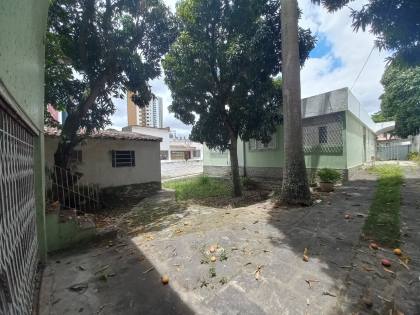 Casa para venda ou locação, com 3 quartos, sendo 1 suíte no Centro de Campina Grande