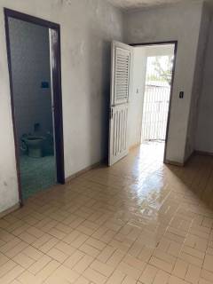 Casa para venda ou locação, com 3 quartos, sendo 1 suíte no Centro de Campina Grande