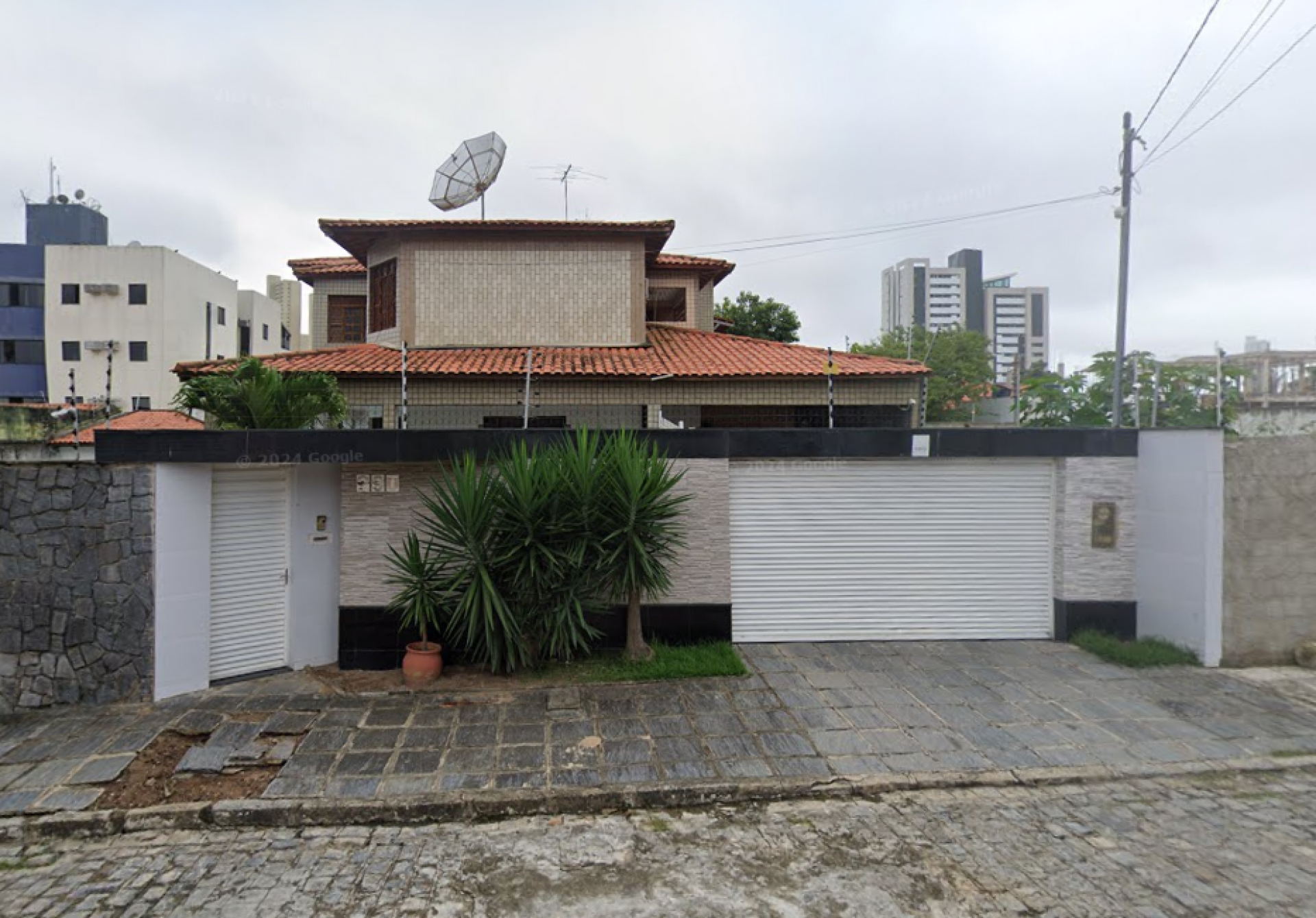 Casa com 5 dormitórios à venda por R$ 930.000 - Catolé - Campina Grande/PB