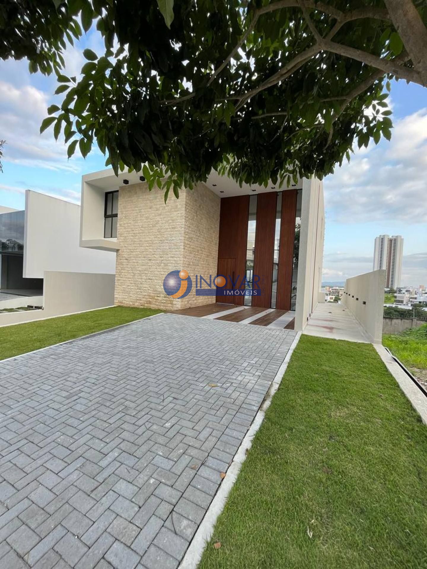 Casa de Condomínio Para Vender com 5 quartos 4 suítes no bairro Mirante em Campina Grande