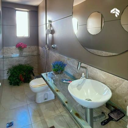 Apartamento com Vista Mar no Brisamar — 219m², 4 Quartos e Muito Espaço para Viver com Estilo!