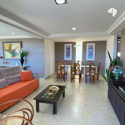 Apartamento com Vista Mar no Brisamar — 219m², 4 Quartos e Muito Espaço para Viver com Estilo!