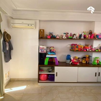Apartamento com Vista Mar no Brisamar — 219m², 4 Quartos e Muito Espaço para Viver com Estilo!