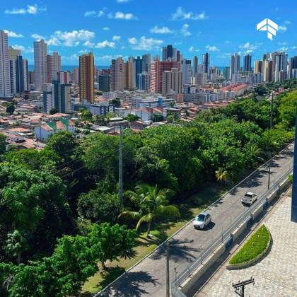 Apartamento com Vista Mar no Brisamar — 219m², 4 Quartos e Muito Espaço para Viver com Estilo!