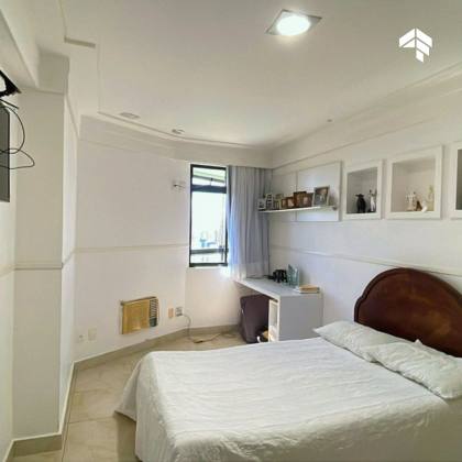 Apartamento com Vista Mar no Brisamar — 219m², 4 Quartos e Muito Espaço para Viver com Estilo!