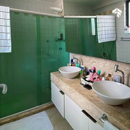 Apartamento com Vista Mar no Brisamar — 219m², 4 Quartos e Muito Espaço para Viver com Estilo!