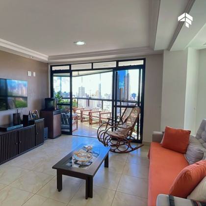 Apartamento com Vista Mar no Brisamar — 219m², 4 Quartos e Muito Espaço para Viver com Estilo!