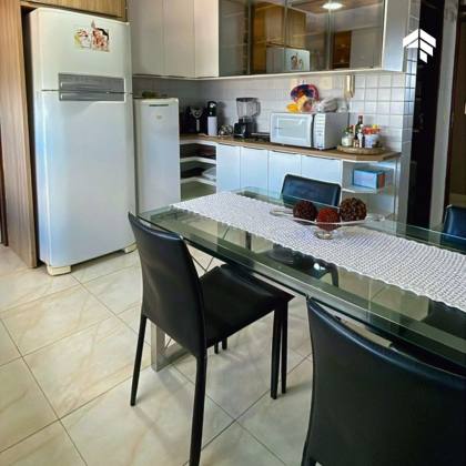 Apartamento com Vista Mar no Brisamar — 219m², 4 Quartos e Muito Espaço para Viver com Estilo!