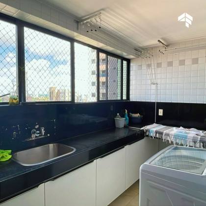 Apartamento com Vista Mar no Brisamar — 219m², 4 Quartos e Muito Espaço para Viver com Estilo!