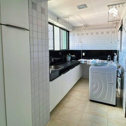 Apartamento com Vista Mar no Brisamar — 219m², 4 Quartos e Muito Espaço para Viver com Estilo!