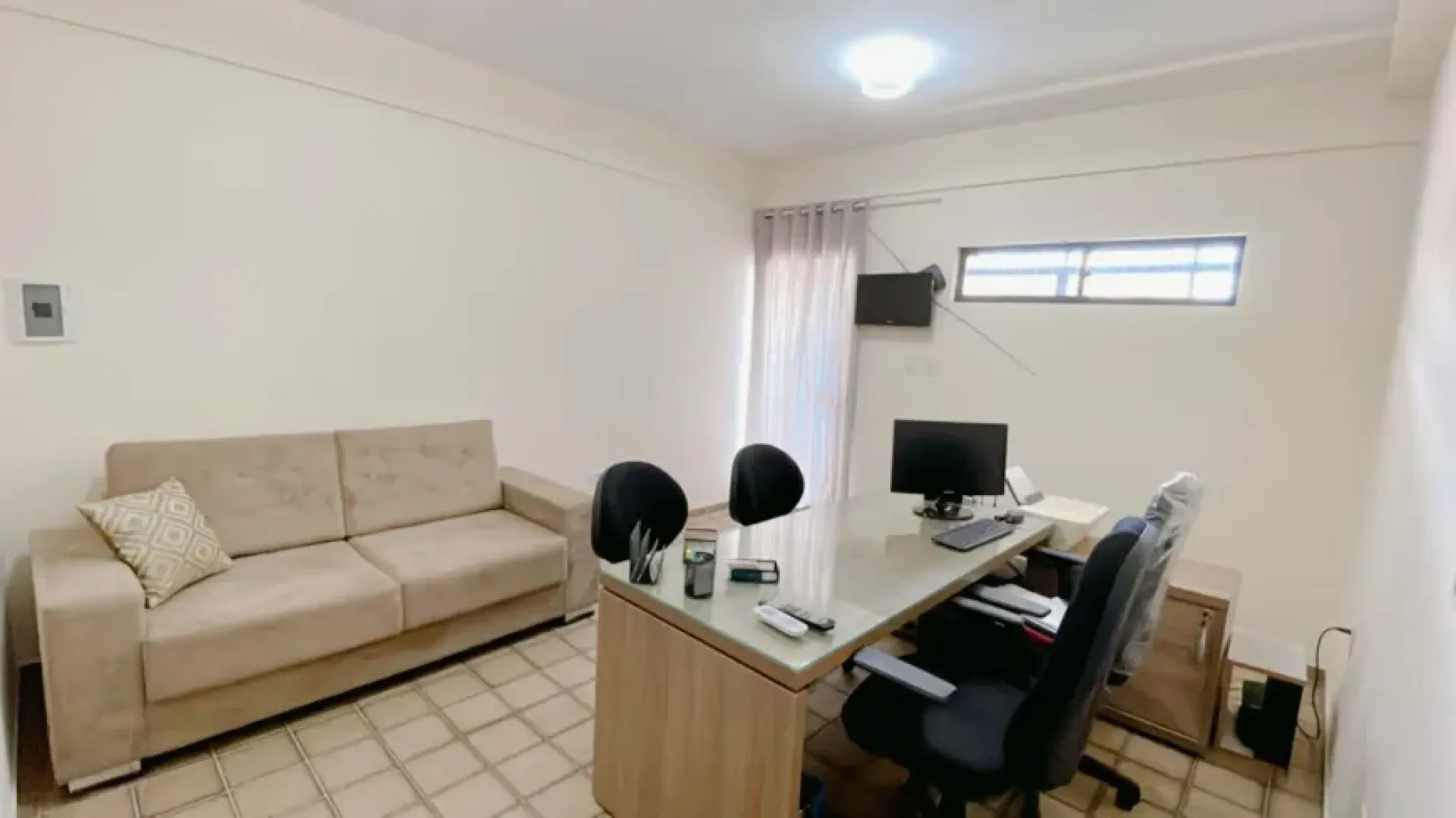 SALA COMERCIAL NA MELHOR LOCALIZAÇÃO DO CENTRO, PROXÍMO AO SHOPPING TAMBIÁ.