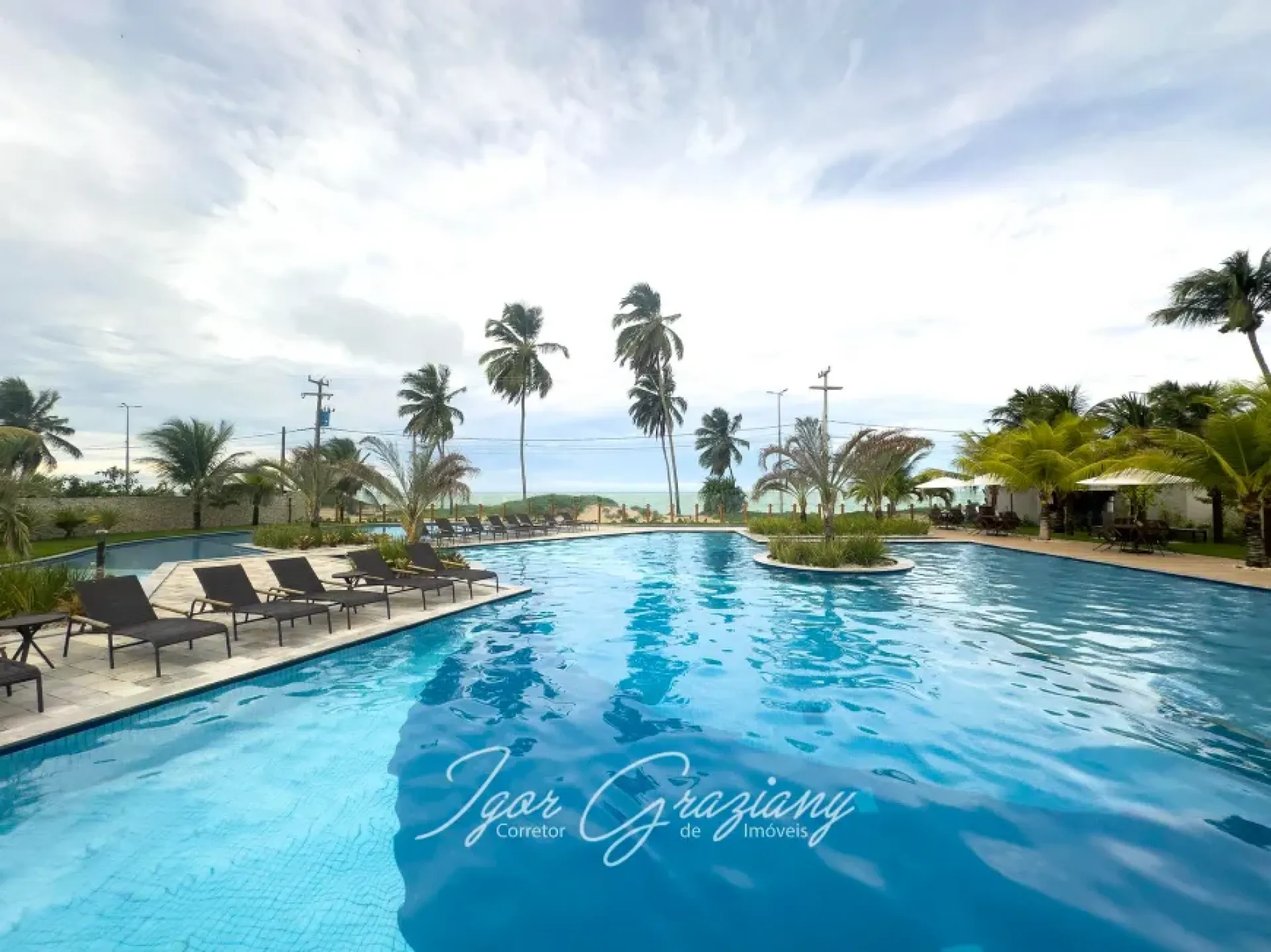 Para vender!  Pé na Areia, apartamento com 02 qtos s/01 suíte com lazer completo!