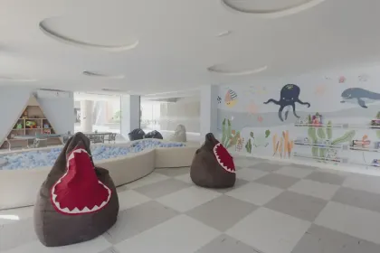 Para vender!  Pé na Areia, apartamento com 02 qtos s/01 suíte com lazer completo!