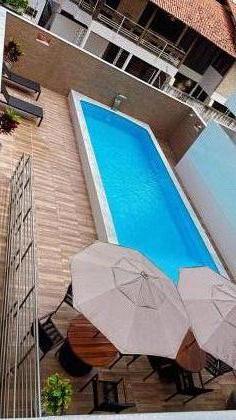 Aluga apartamento com 2 quartos sendo 1 suíte em Cabo Branco – 50m da praia!