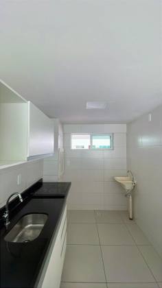 Aluga apartamento com 2 quartos sendo 1 suíte em Cabo Branco – 50m da praia!