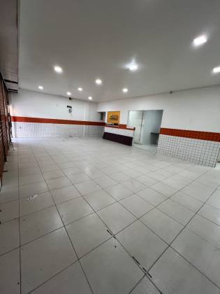 Prédio comercial para alugar a poucos metros da principal no bairro Mangabeira em João Pessoa