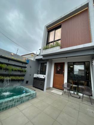 CASA  NOVA  A VENDA NO BAIRRO DOS IPES, NA MODALIDADE PORTEITA FECHADA.