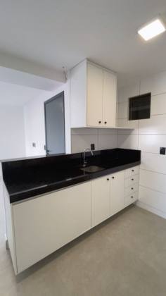 ALUGA APARTAMENTO COM 3 QUARTOS S/ 1 SUÍTE - 400 metros da praia do JARDIM OCEANIA.