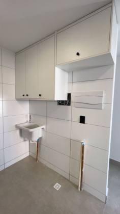 ALUGA APARTAMENTO COM 3 QUARTOS S/ 1 SUÍTE - 400 metros da praia do JARDIM OCEANIA.