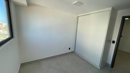 ALUGA APARTAMENTO COM 3 QUARTOS S/ 1 SUÍTE - 400 metros da praia do JARDIM OCEANIA.