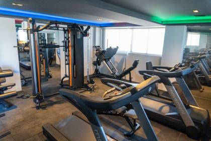 ALUGA APARTAMENTO COM 3 QUARTOS S/ 1 SUÍTE - 400 metros da praia do JARDIM OCEANIA.