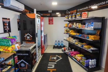 ALUGA APARTAMENTO COM 3 QUARTOS S/ 1 SUÍTE - 400 metros da praia do JARDIM OCEANIA.