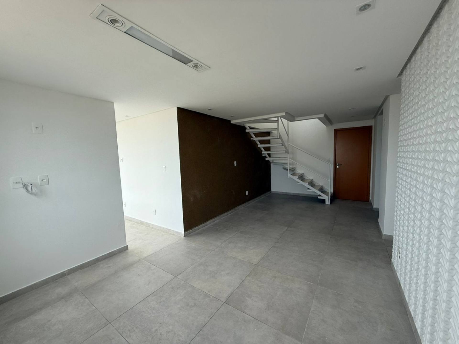 ATENÇÃO, OPORTUNIDADE ÚNICA NO BAIRRO DOS ESTADOS! COBERTURA DUPLEX 4 QUARTOS S/ 3 SUÍTES, COM 186 M² E 4 VAGAS DE GARAGEM