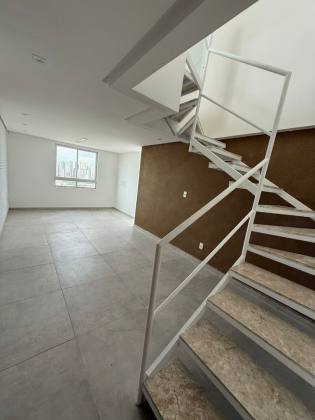 ATENÇÃO, OPORTUNIDADE ÚNICA NO BAIRRO DOS ESTADOS! COBERTURA DUPLEX 4 QUARTOS S/ 3 SUÍTES, COM 186 M² E 4 VAGAS DE GARAGEM