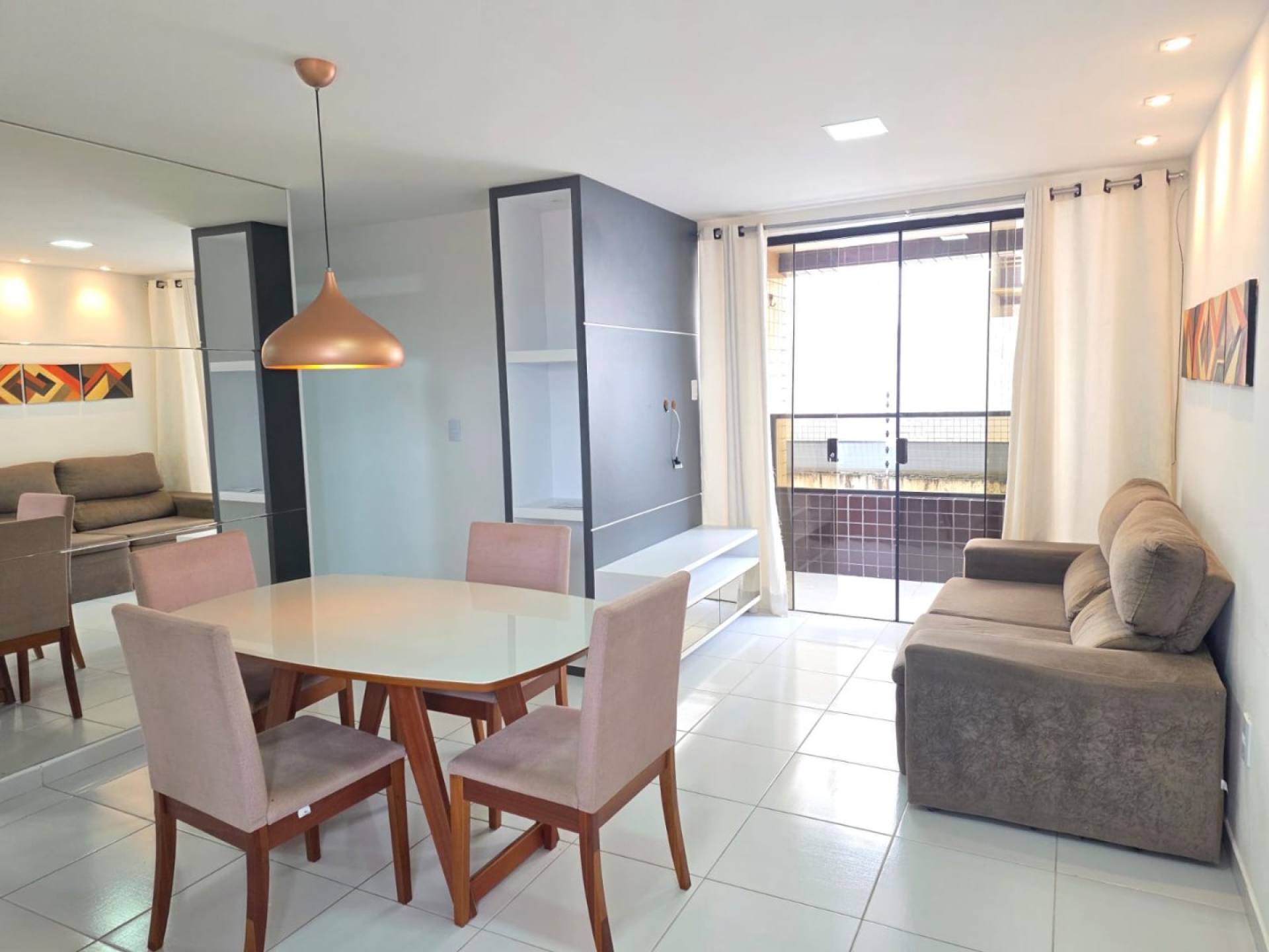 ALUGA  APARTAMENTO TODO MOBILIADO , COM 2 QUARTOS S/ 1 SUÍTE NO BAIRRO DOS BANCARIOS.