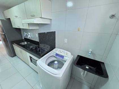 ALUGA  APARTAMENTO TODO MOBILIADO , COM 2 QUARTOS S/ 1 SUÍTE NO BAIRRO DOS BANCARIOS.