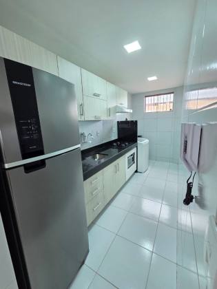 ALUGA  APARTAMENTO TODO MOBILIADO , COM 2 QUARTOS S/ 1 SUÍTE NO BAIRRO DOS BANCARIOS.