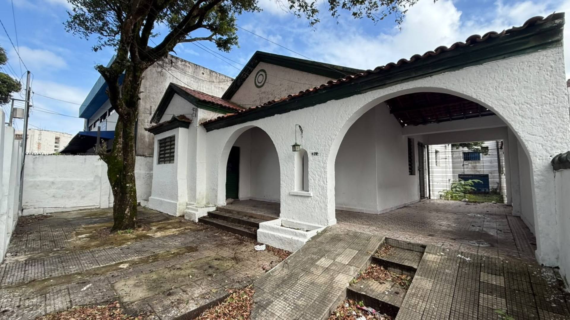 Preço de oportunidade + localização privilegiada. CASA NO CENTRO DE JOÃO PESSOA COM 4 QUARTOS E TERRENO 13X 38