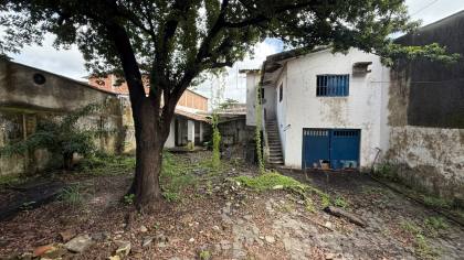 Preço de oportunidade + localização privilegiada. CASA NO CENTRO DE JOÃO PESSOA COM 4 QUARTOS E TERRENO 13X 38