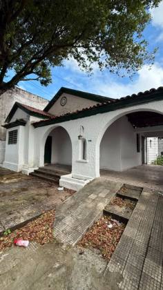 Preço de oportunidade + localização privilegiada. CASA NO CENTRO DE JOÃO PESSOA COM 4 QUARTOS E TERRENO 13X 38