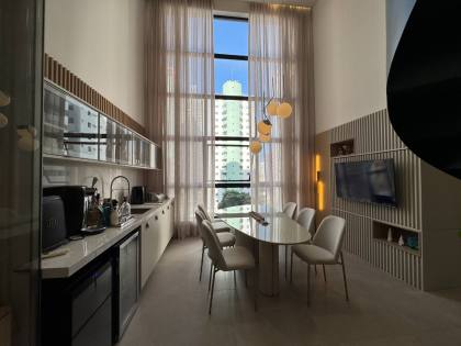 Casa vertical c/ 3 Suítes, 120m2, Toda Mobiliada - Luxo e Sofisticação na Praia de Tambaú