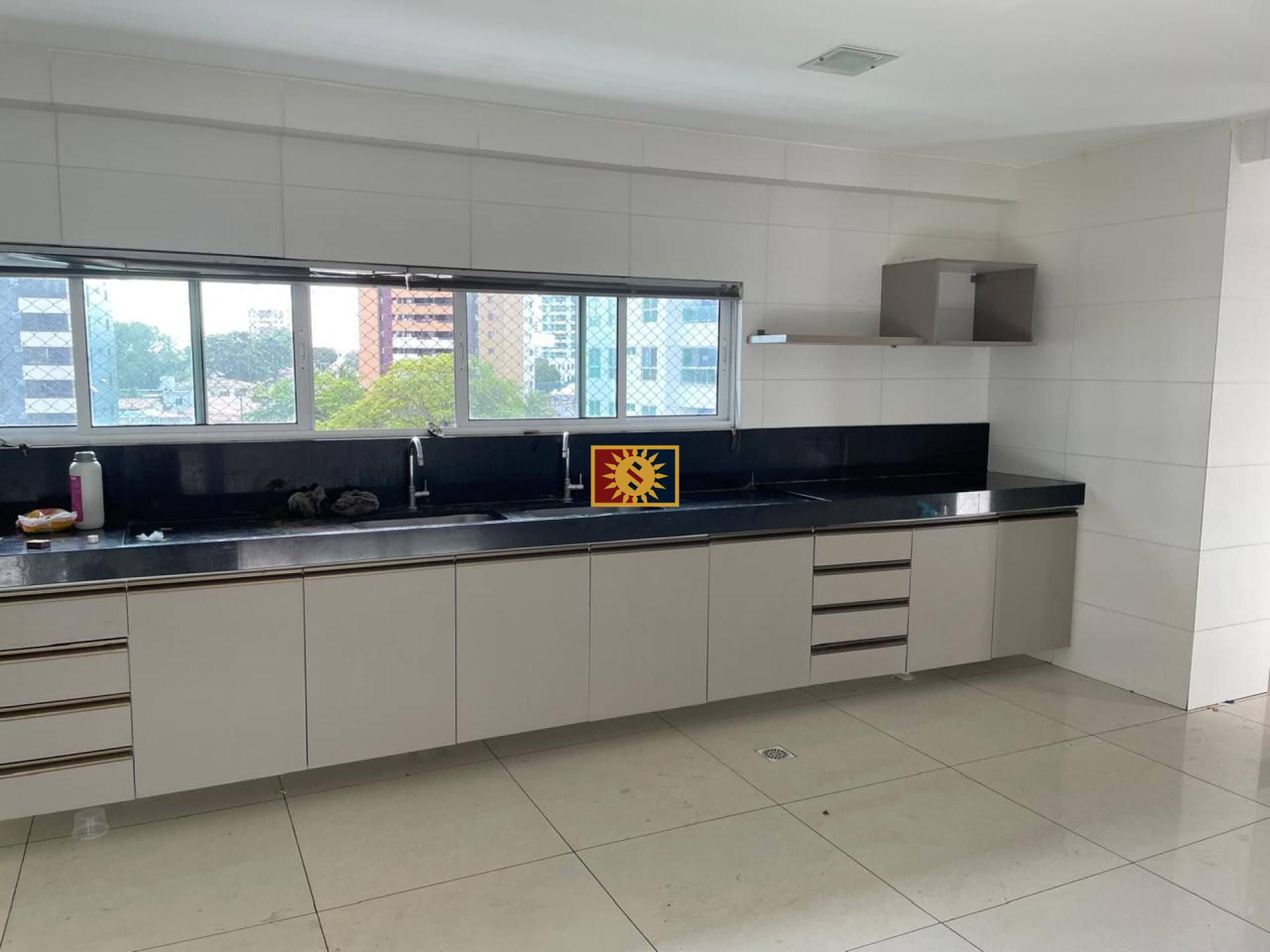 Apartamento Para Vender com 4 quartos 4 suítes no bairro Miramar em João Pessoa