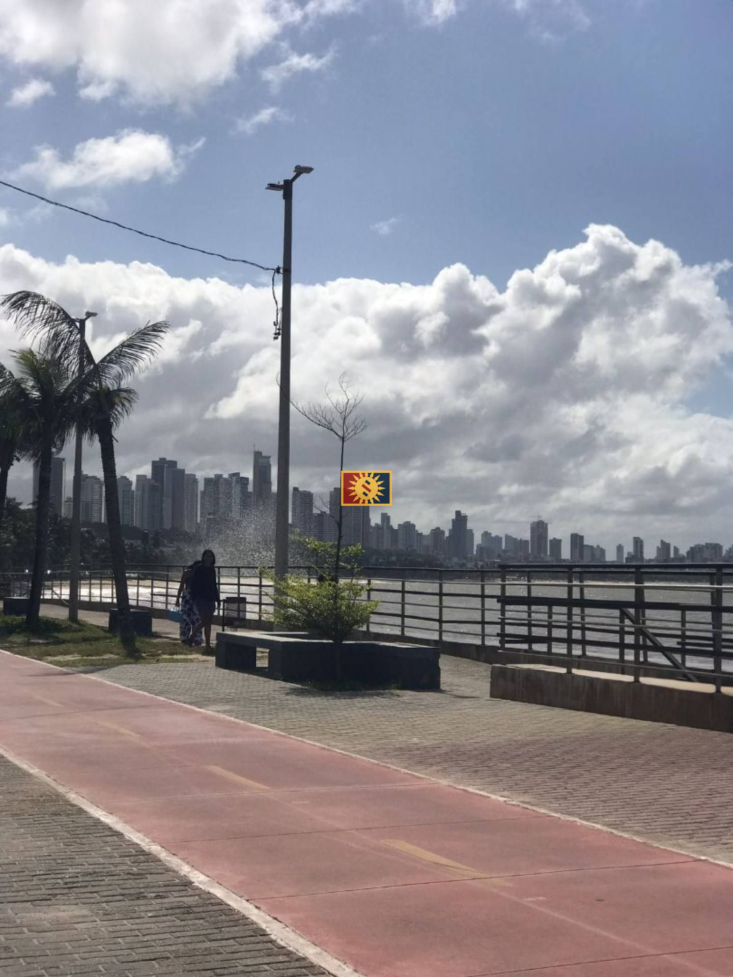 Casa Para Vender com 4 quartos 3 suítes no bairro Cabo Branco em João Pessoa