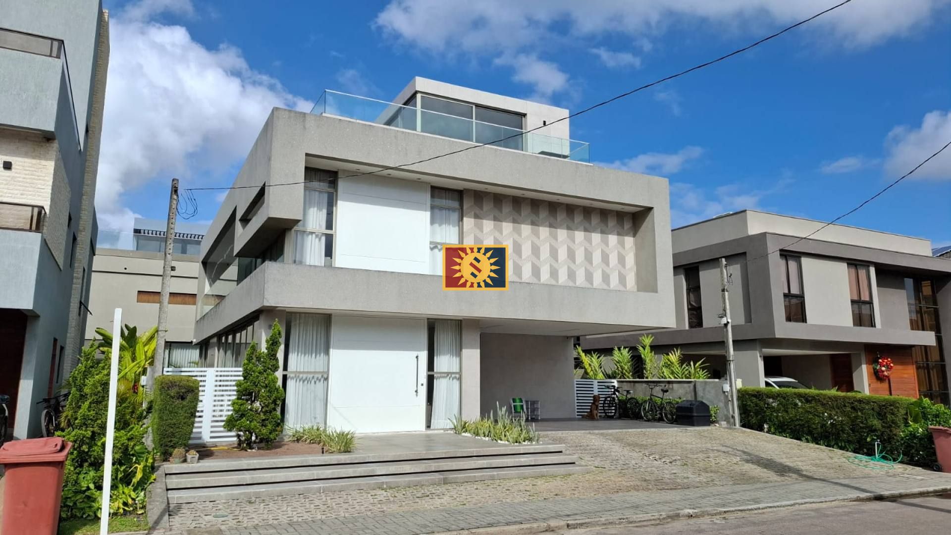 Vendo Luxuosa Casa Triplex com 4 quartos 4 suítes no Condomínio Bosque de Intermares em Cabedelo