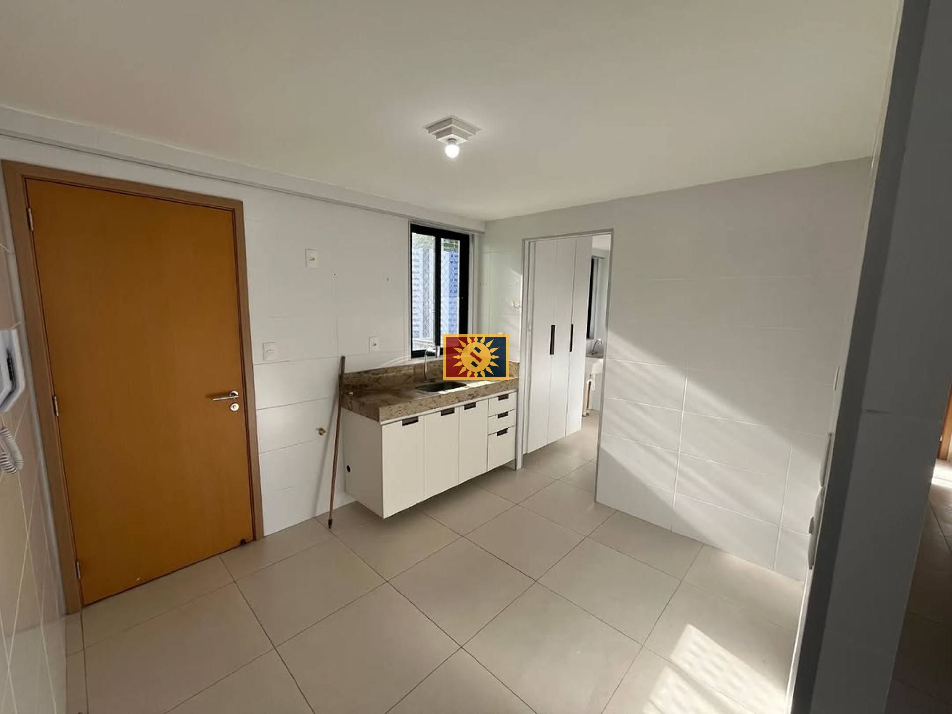 Apartamento Para Vender com 4 quartos 2 suítes no bairro Miramar em João Pessoa