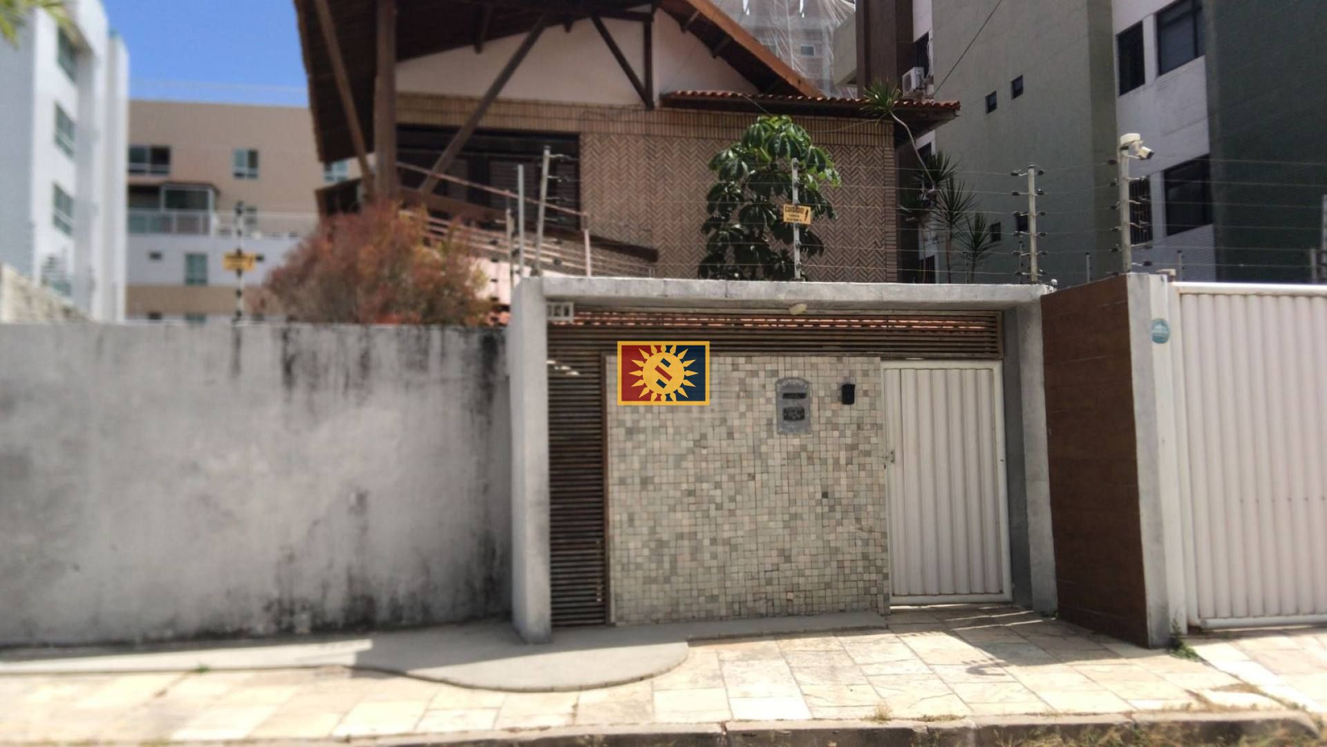 Casa Para Vender com 4 quartos 2 suítes no bairro Cabo Branco em João Pessoa