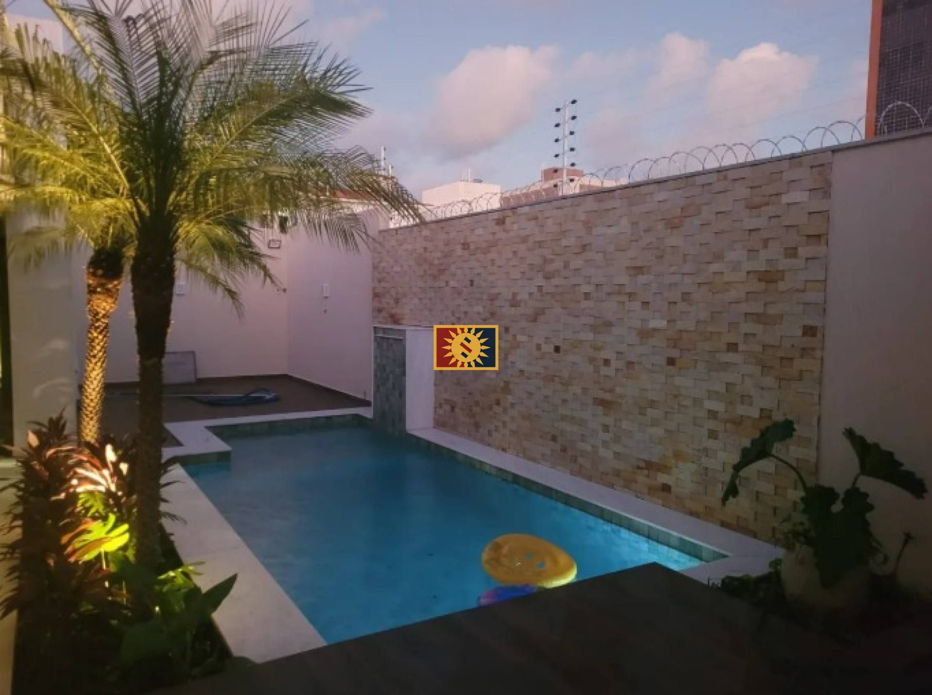 Casa Para Vender com 4 quartos 2 suítes no bairro Altiplano Cabo Branco em João Pessoa