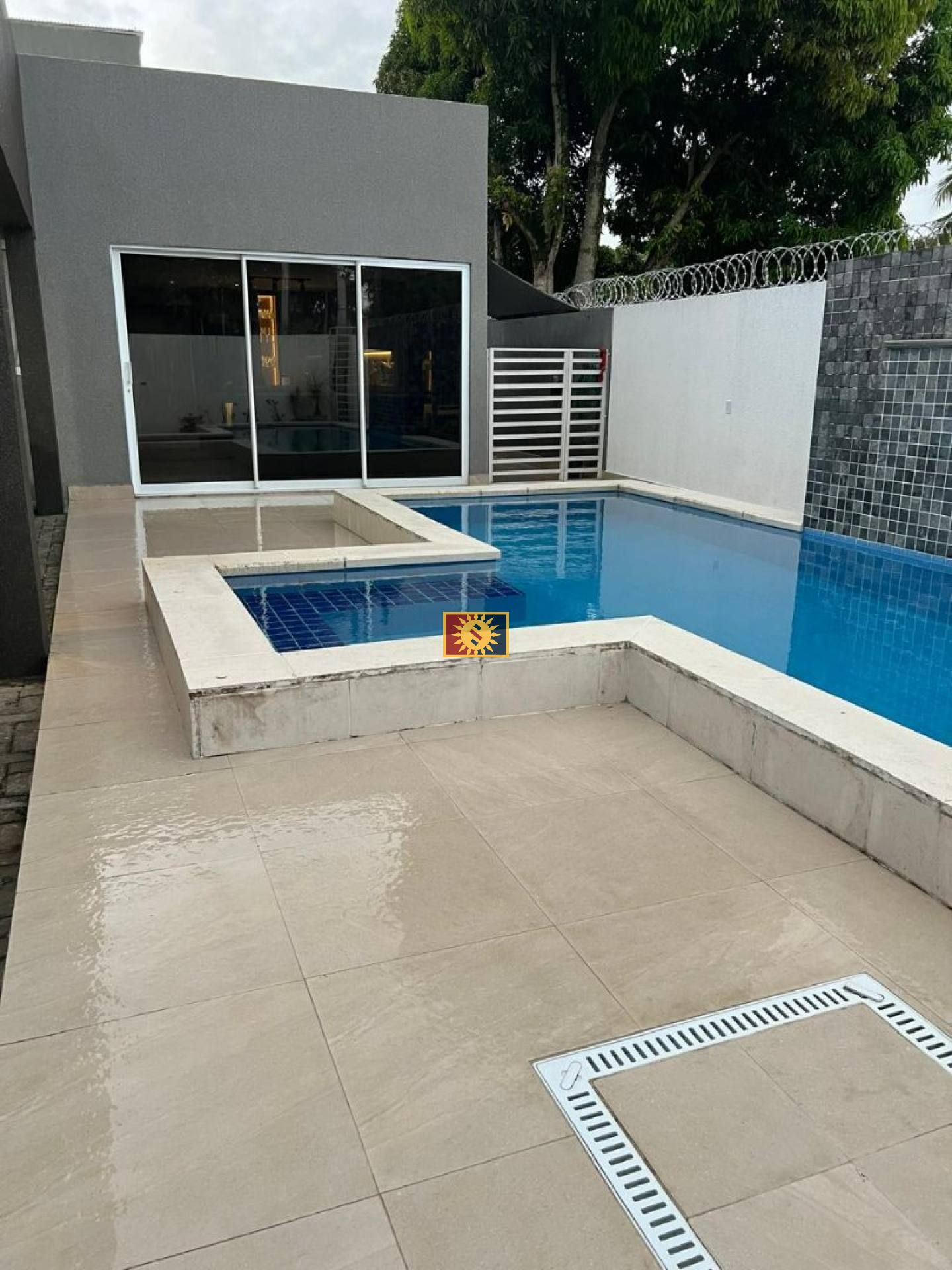 Casa Para Vender com 4 quartos 3 suítes no bairro Portal do Sol em João Pessoa
